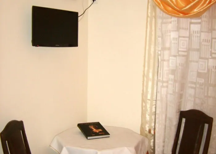 Kwatera prywatna Contra *