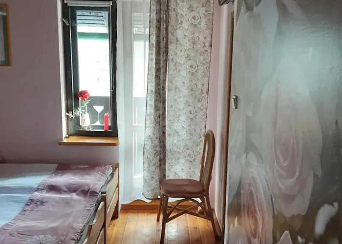 Kwatera prywatna Contra *